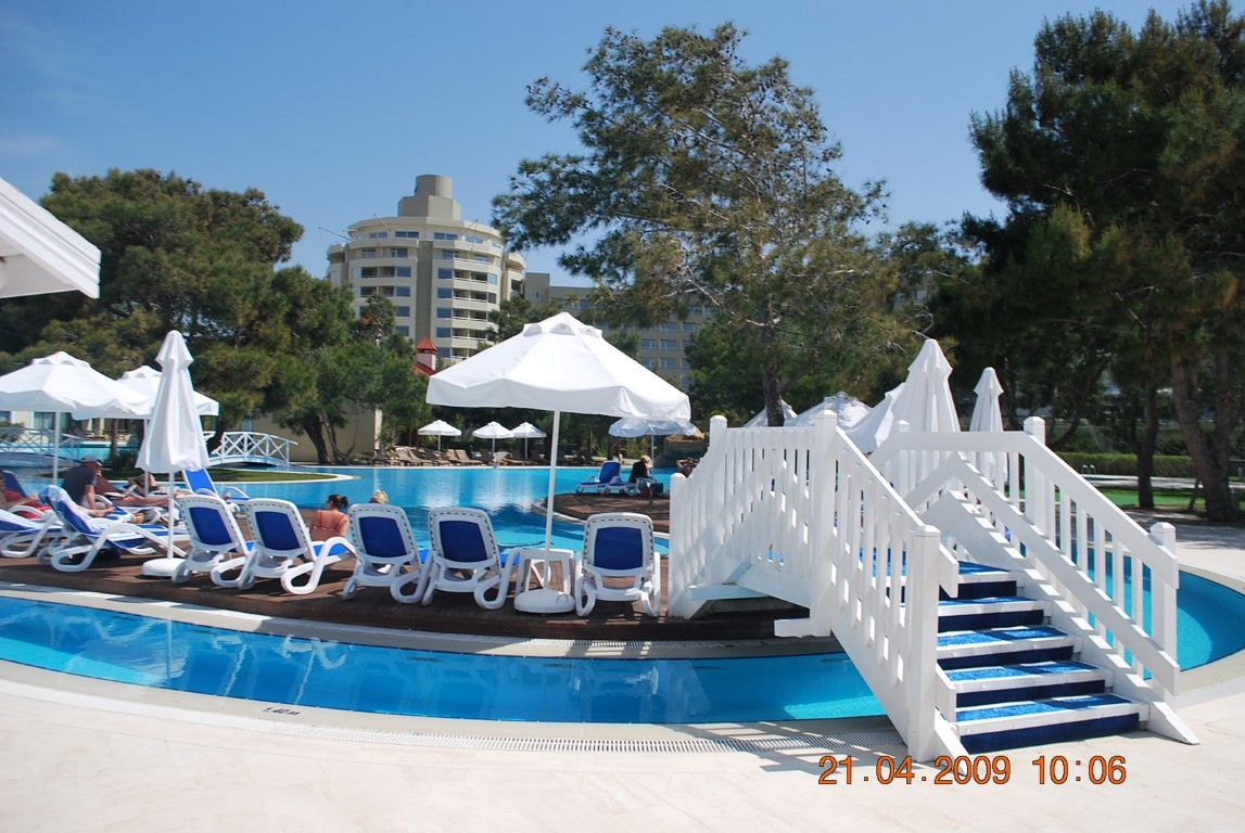 imagini hotel TITANIC LARA